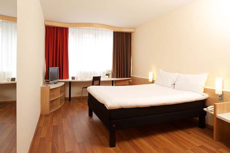 dental travel to Hungary cheap